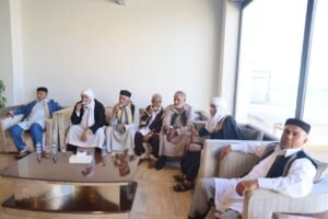 وفد مشائخ و اعيان قبيلة اولاد سليمان في ضيافة رئيس حكومة الوحدة الوطنية المهندس عبدالحميد ادبيبة بمنزله - صورة 7