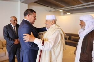 وفد مشائخ و اعيان قبيلة اولاد سليمان في ضيافة رئيس حكومة الوحدة الوطنية المهندس عبدالحميد ادبيبة بمنزله - صورة 1