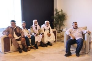 وفد مشائخ و اعيان قبيلة اولاد سليمان في ضيافة رئيس حكومة الوحدة الوطنية المهندس عبدالحميد ادبيبة بمنزله - صورة 4