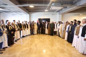 وفد مشائخ و اعيان قبيلة اولاد سليمان في ضيافة رئيس حكومة الوحدة الوطنية المهندس عبدالحميد ادبيبة بمنزله - صورة 5